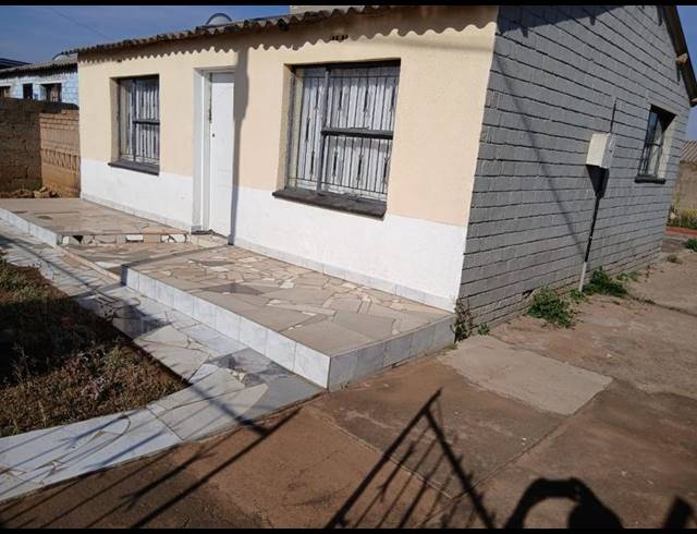 2 BEDROOM HOUSE FOR SALE IN JABULANI